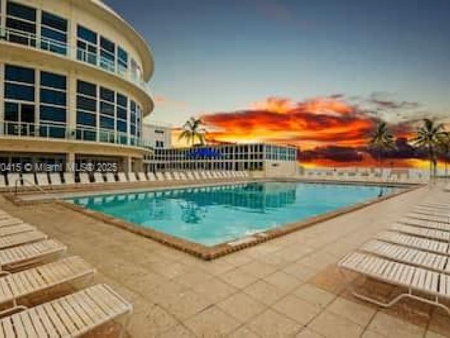 condo for rent in Miami Beach - 5445 Collins Ave 528 - MondialRealty