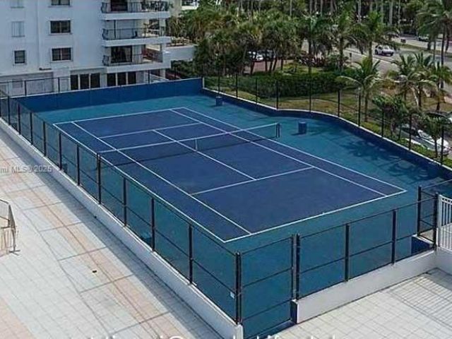 condo for rent in Miami Beach - 5445 Collins Ave 528 - MondialRealty