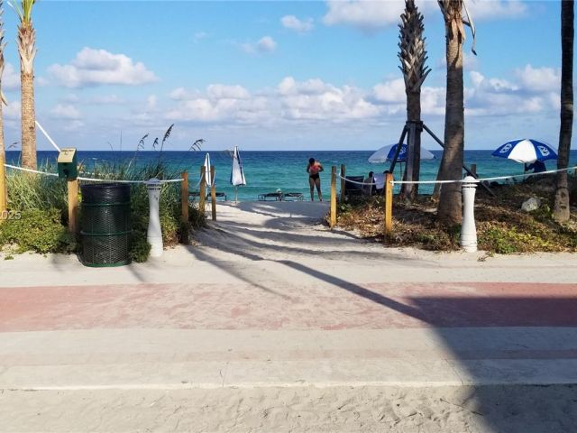 condo for rent in Miami Beach - 5445 Collins Ave 528 - MondialRealty