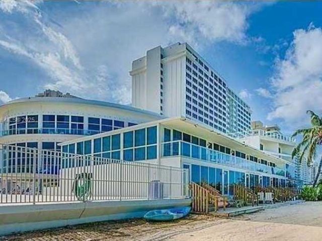 condo for rent in Miami Beach - 5445 Collins Ave 528 - MondialRealty