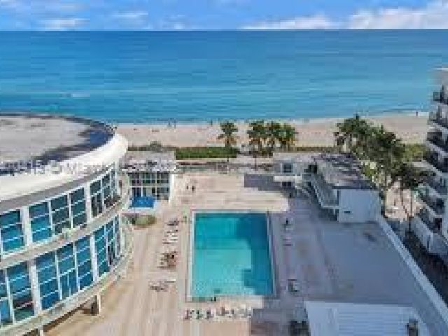 condo for rent in Miami Beach - 5445 Collins Ave 528 - MondialRealty