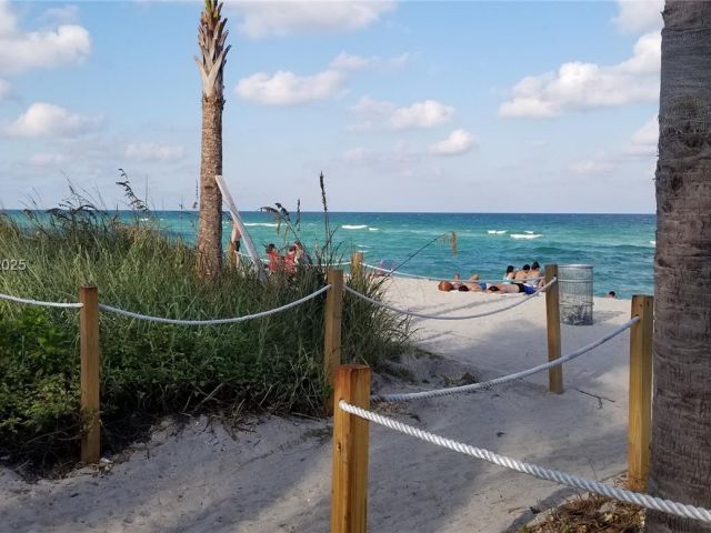 condo for rent in Miami Beach - 5445 Collins Ave 528 - MondialRealty