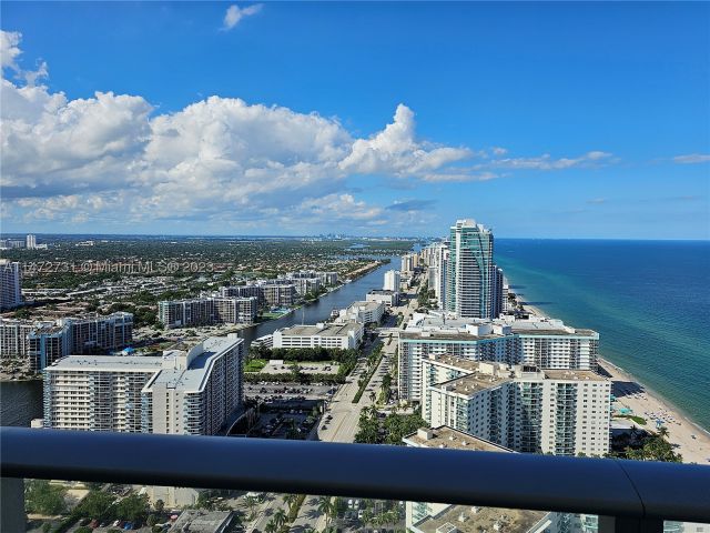 2-bedroom condo for sale in Hollywood - 4111 S Ocean Dr 3608 - MondialRealty