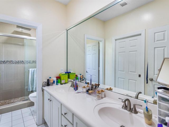 Home for rent at 9491 SW 124th Ter 9491 - photo 5391768