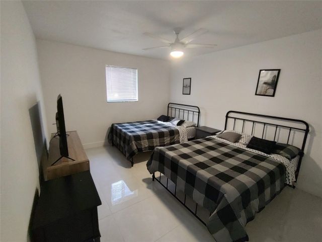 Home for rent at 720 SW 2nd Ave - photo 5425283