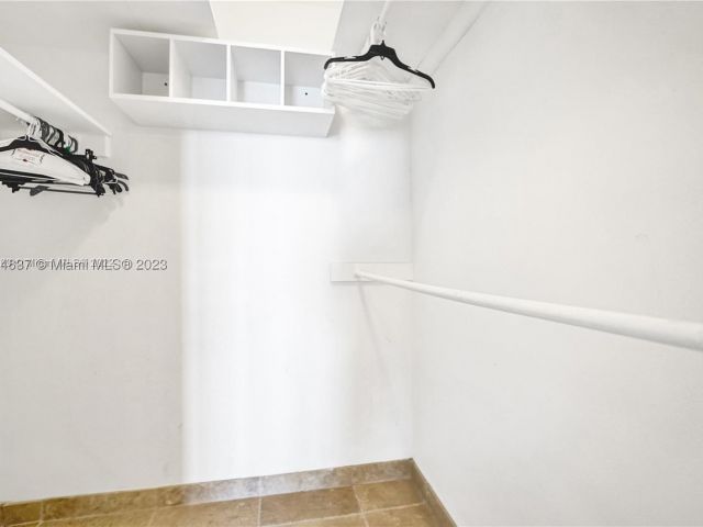 2-bedroom condo for sale in Miami Beach - 5151 Collins Ave 1035 - MondialRealty