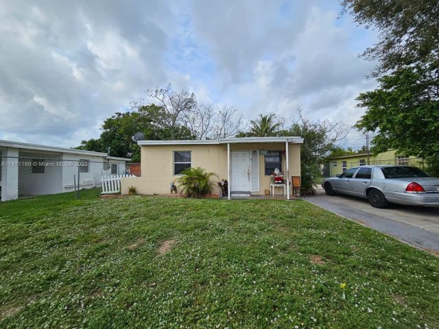 4-bedroom home for sale in Fort Lauderdale - 1817 NW 25th Ave - MondialRealty