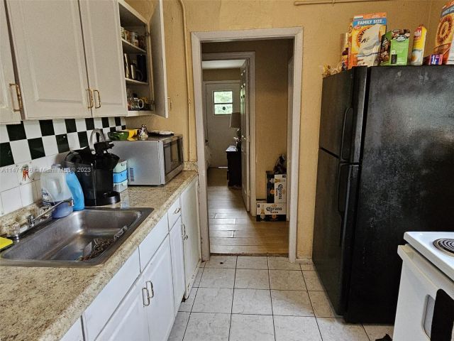 4-bedroom home for sale in Fort Lauderdale - 1817 NW 25th Ave - MondialRealty
