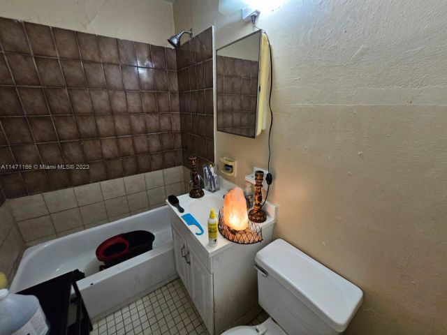 4-bedroom home for sale in Fort Lauderdale - 1817 NW 25th Ave - MondialRealty