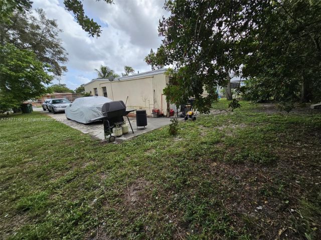 4-bedroom home for sale in Fort Lauderdale - 1817 NW 25th Ave - MondialRealty