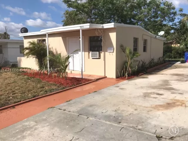 4-bedroom home for sale in Fort Lauderdale - 1817 NW 25th Ave - MondialRealty