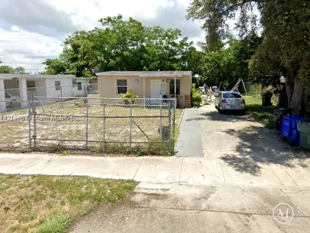 4-bedroom home for sale in Fort Lauderdale - 1817 NW 25th Ave - MondialRealty