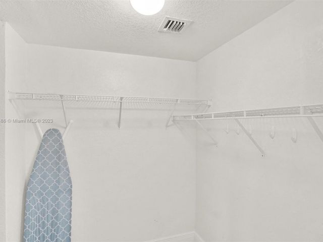Apartment for rent  Unit #904 (Available Apr 3) - photo 4575023