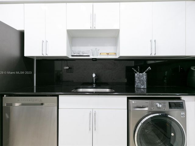 Apartment for rent  Unit #718 (available Sept 10)) - photo 4575050