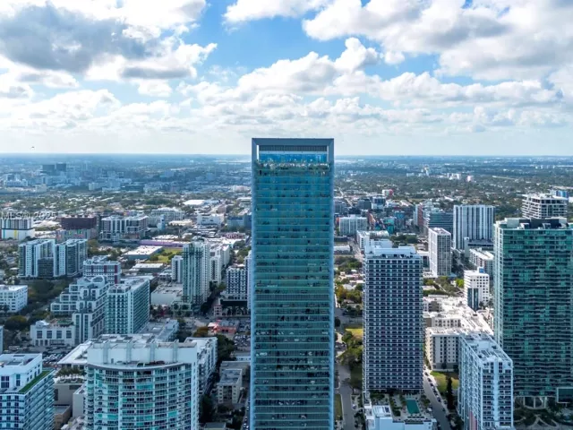 3-bedroom condo for sale in Miami - 700 NE 26th Terrace PH-5701 - MondialRealty