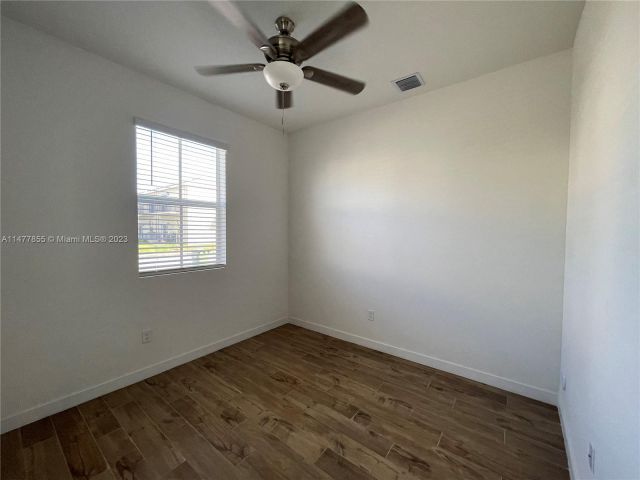 Home for rent at 763 SE 17th St - photo 4580975
