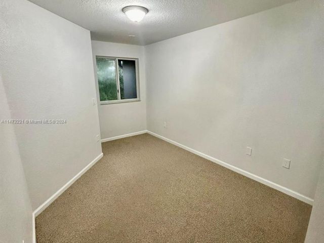 Home for rent at 21201 NW 14th Pl 5-18 - photo 5117302