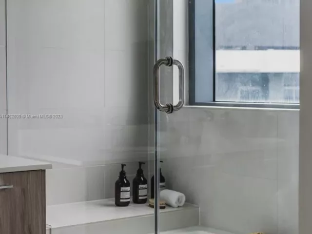 2-bedroom condo for rent in Miami - 501 NE 31st St 3409 - MondialRealty