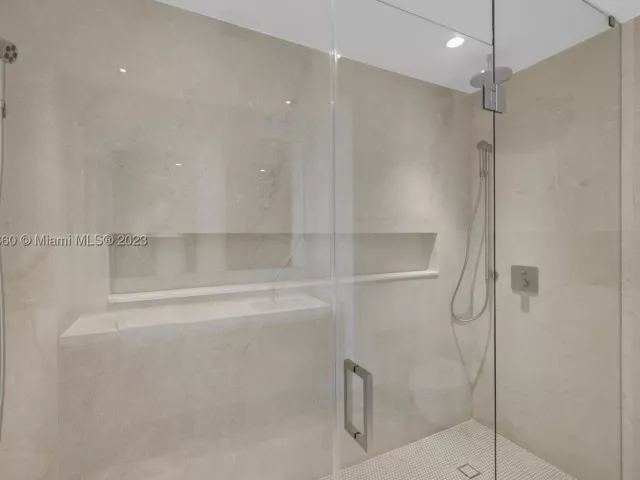 3-bedroom condo for sale in Miami - 1451 Brickell Ave 4403 - MondialRealty
