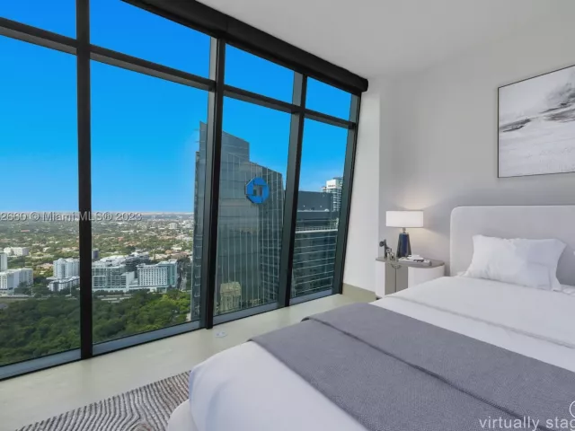3-bedroom condo for sale in Miami - 1451 Brickell Ave 4403 - MondialRealty