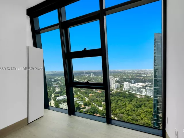 3-bedroom condo for sale in Miami - 1451 Brickell Ave 4403 - MondialRealty