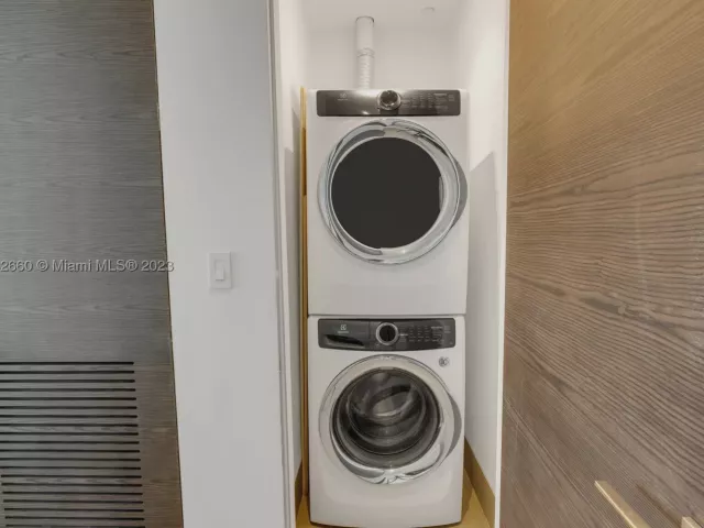 3-bedroom condo for sale in Miami - 1451 Brickell Ave 4403 - MondialRealty