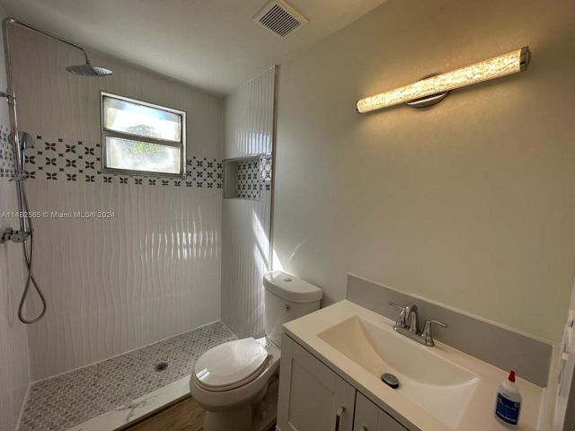 Home for rent at 1610 N 70th Ave 0 - photo 5333690