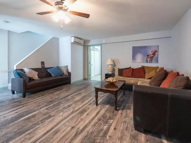 3-bedroom home for rent in Hollywood - 353 Virginia St 0 - MondialRealty