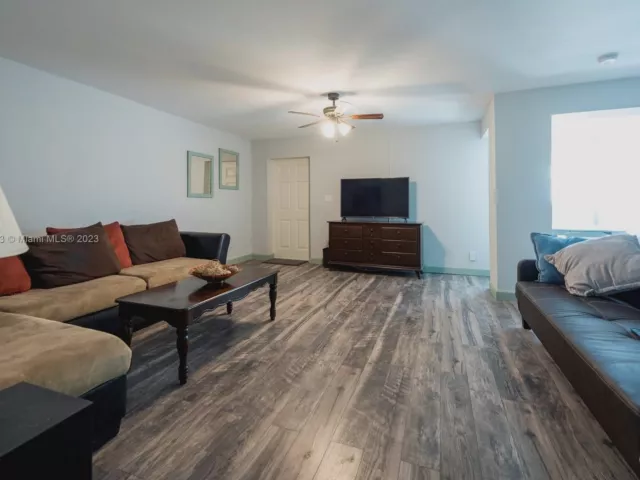 3-bedroom home for rent in Hollywood - 353 Virginia St 0 - MondialRealty