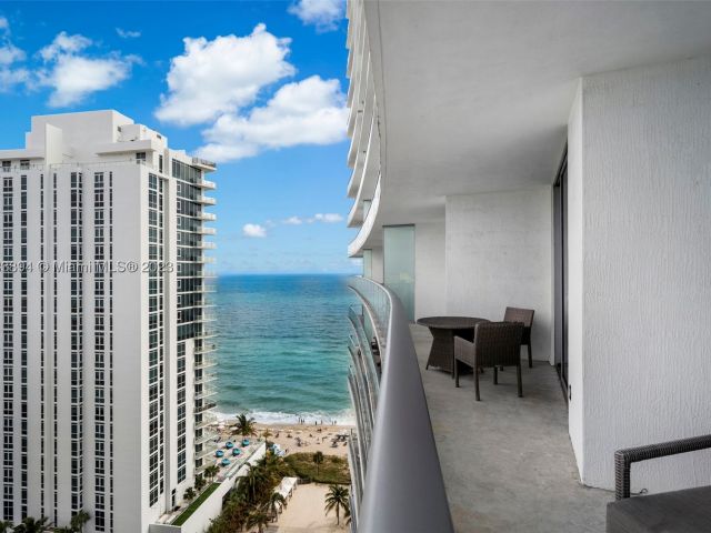 2-bedroom condo for rent in Hollywood - 4111 S Ocean Dr 1406 - MondialRealty
