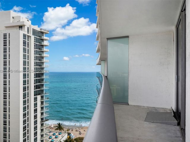 2-bedroom condo for rent in Hollywood - 4111 S Ocean Dr 1406 - MondialRealty