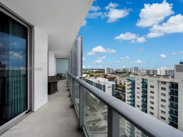 2-bedroom condo for rent in Hollywood - 4111 S Ocean Dr 1406 - MondialRealty