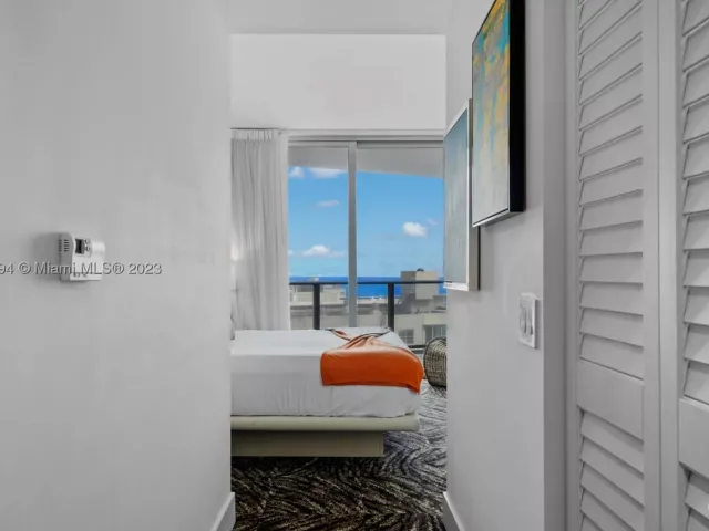 2-bedroom condo for rent in Hollywood - 4111 S Ocean Dr 1406 - MondialRealty