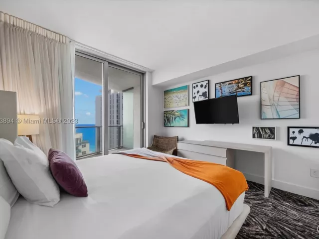 2-bedroom condo for rent in Hollywood - 4111 S Ocean Dr 1406 - MondialRealty