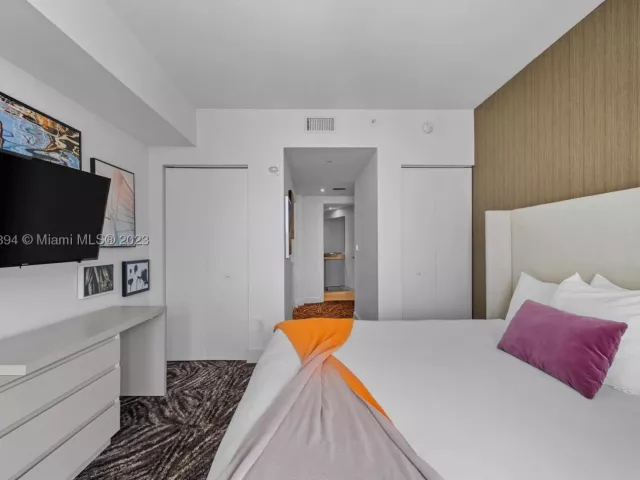 2-bedroom condo for rent in Hollywood - 4111 S Ocean Dr 1406 - MondialRealty