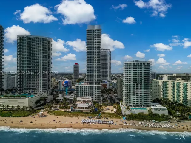 2-bedroom condo for rent in Hollywood - 4111 S Ocean Dr 1406 - MondialRealty