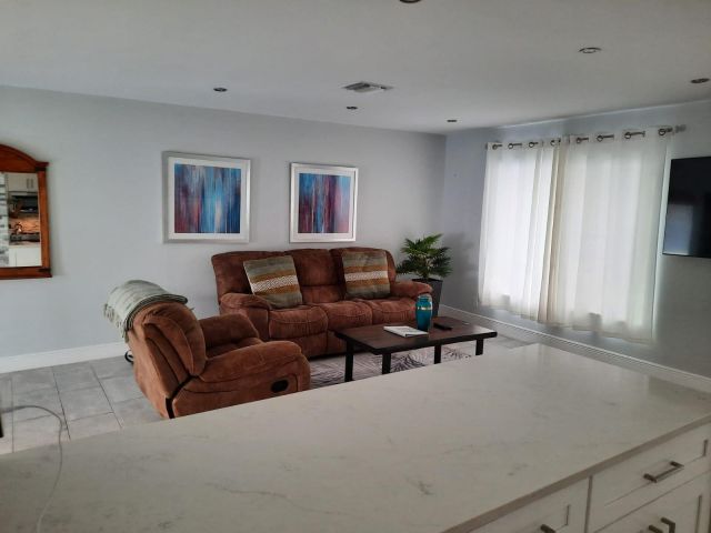 Home for rent at 1020 Hollywood Blvd - photo 4638064