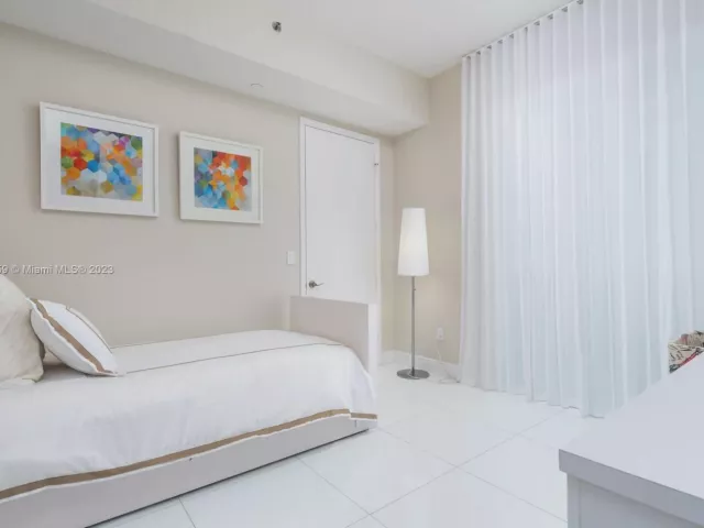 Apartment for rent  Unit #1702 - photo 4650554