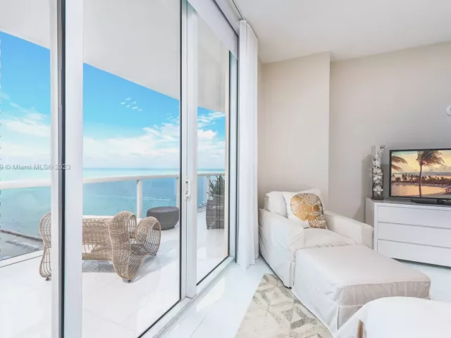 Apartment for rent  Unit #1702 - photo 4650558