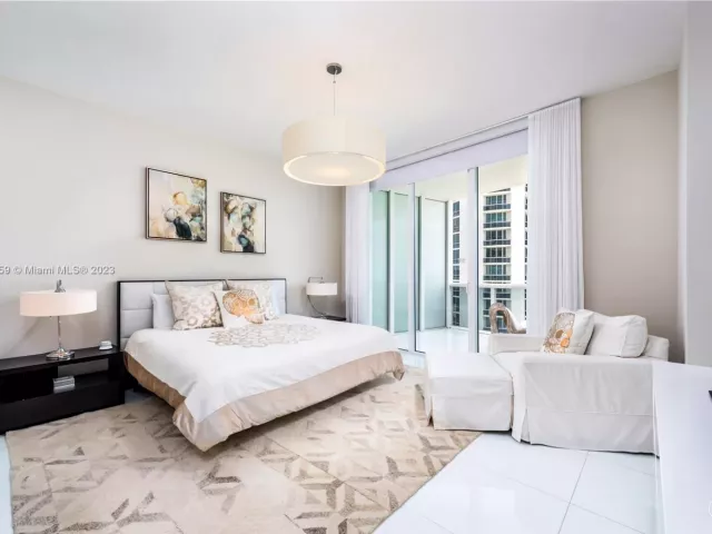 Apartment for rent  Unit #1702 - photo 4650560