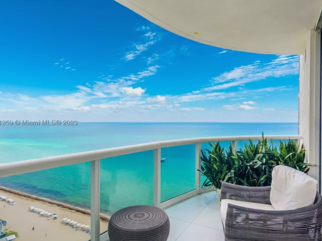 3-bedroom condo for rent in Sunny Isles Beach - 15811 Collins Ave 1702 - MondialRealty