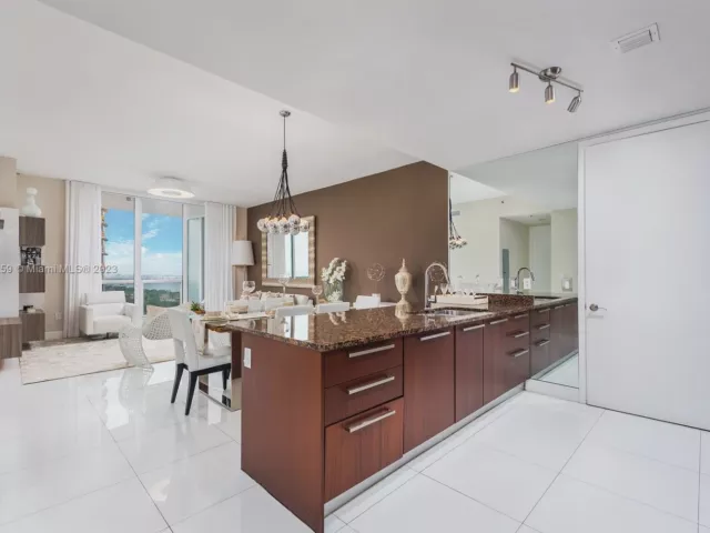 Apartment for rent  Unit #1702 - photo 4650545