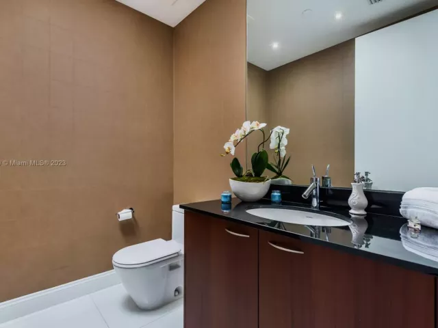 Apartment for rent  Unit #1702 - photo 4650546