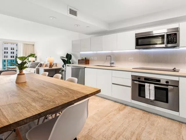 1-bedroom condo for rent in Miami Beach - 102 24th St 1412 - MondialRealty