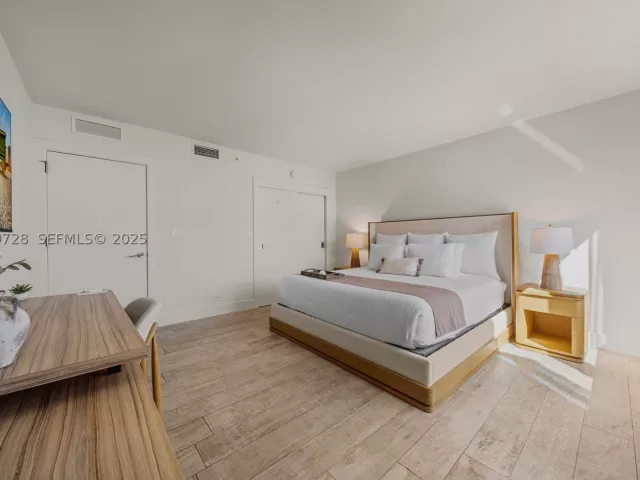 1-bedroom condo for rent in Miami Beach - 102 24th St 1412 - MondialRealty