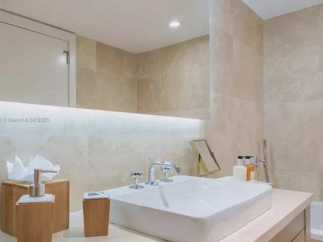 1-bedroom condo for rent in Miami Beach - 102 24th St 1412 - MondialRealty