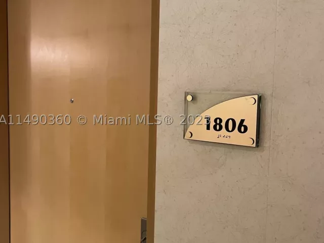 1-bedroom condo for sale in Miami - 218 SE 14th Street 1806 - MondialRealty