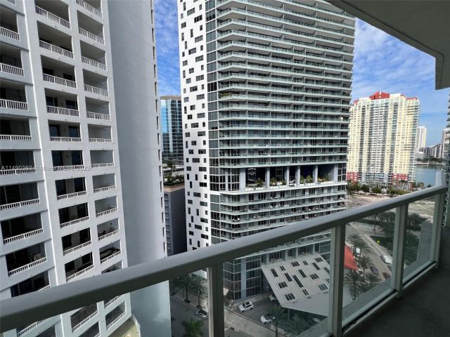 1-bedroom condo for sale in Miami - 218 SE 14th Street 1806 - MondialRealty