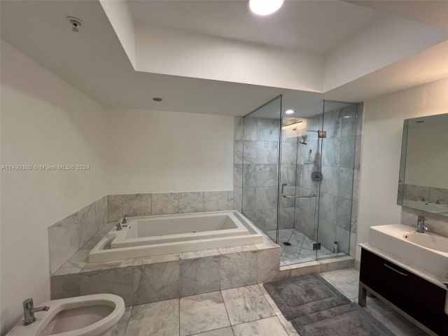 1-bedroom condo for sale in Miami - 218 SE 14th Street 1806 - MondialRealty