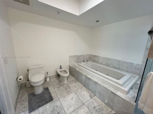 1-bedroom condo for sale in Miami - 218 SE 14th Street 1806 - MondialRealty